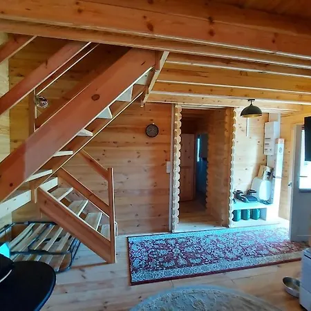 Chalet Avec Un Grand Jardin Clos. *