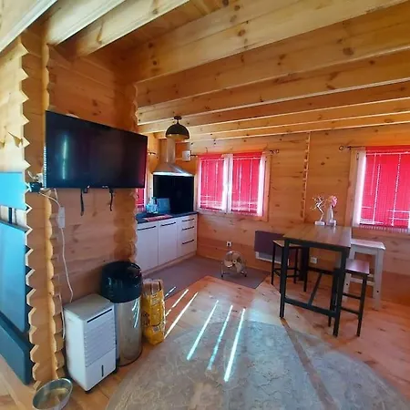 Chalet Avec Un Grand Jardin Clos.